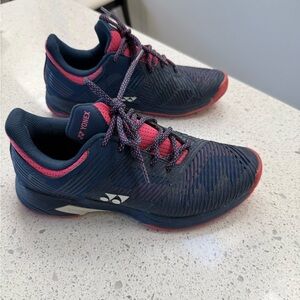 Yonex Women's Navy and Pink Tennis Athletic Shoes